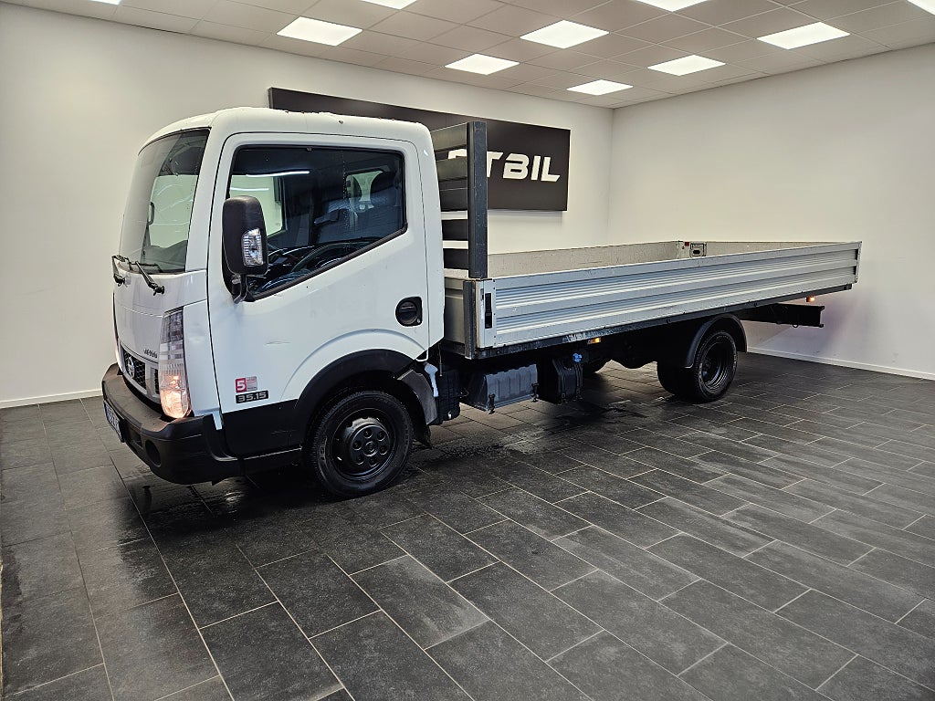 Nissan Nt400 Enkelhytt 3.5t 3.0 TD 150hk Långt Flak Euro 6 MOMS