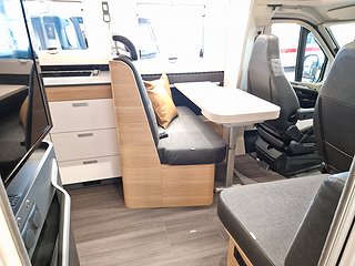 Husbil-halvintegrerad Adria CORAL 670 SC PLUS 11 av 28