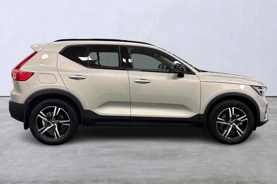 Volvo XC40 B3 FWD Bensin Plus Dark 2025, bild 3/10