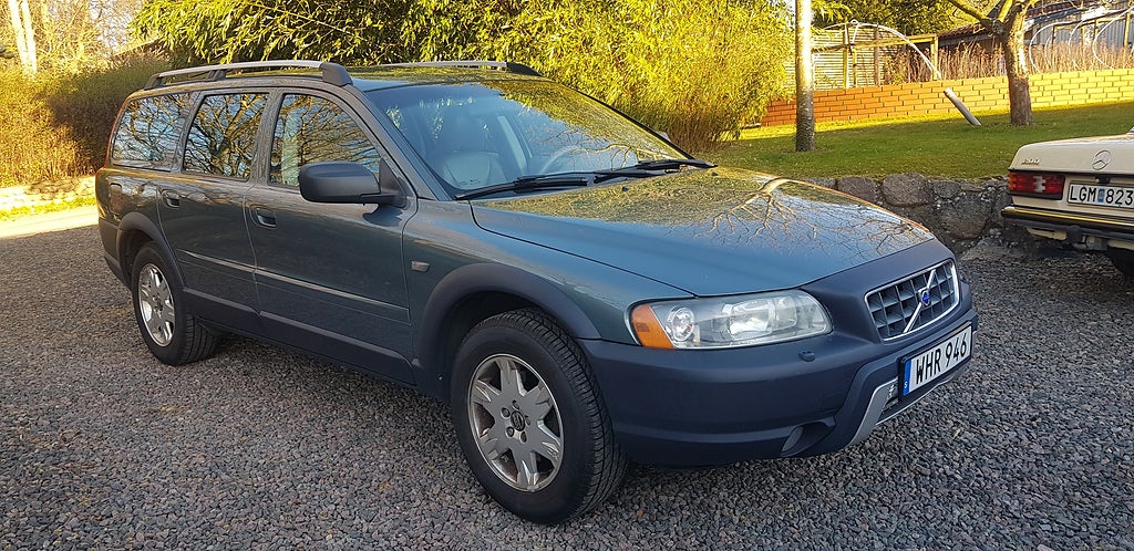 Volvo XC70 AWD 2.5T manuell 26500 mil skinn fungerande ACC