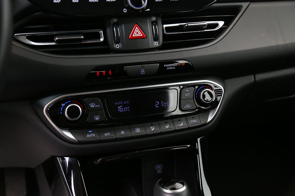 Hyundai i30 1,0 T-GDi MHEV Essential Kombi Aut Navi Kamera