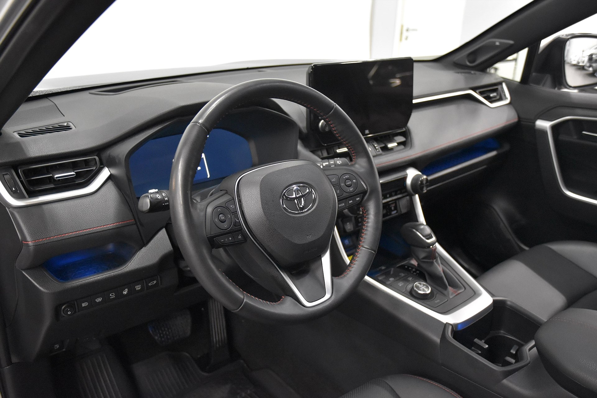 Toyota RAV4 Plug-In 2.5 2023, kuva 9/10