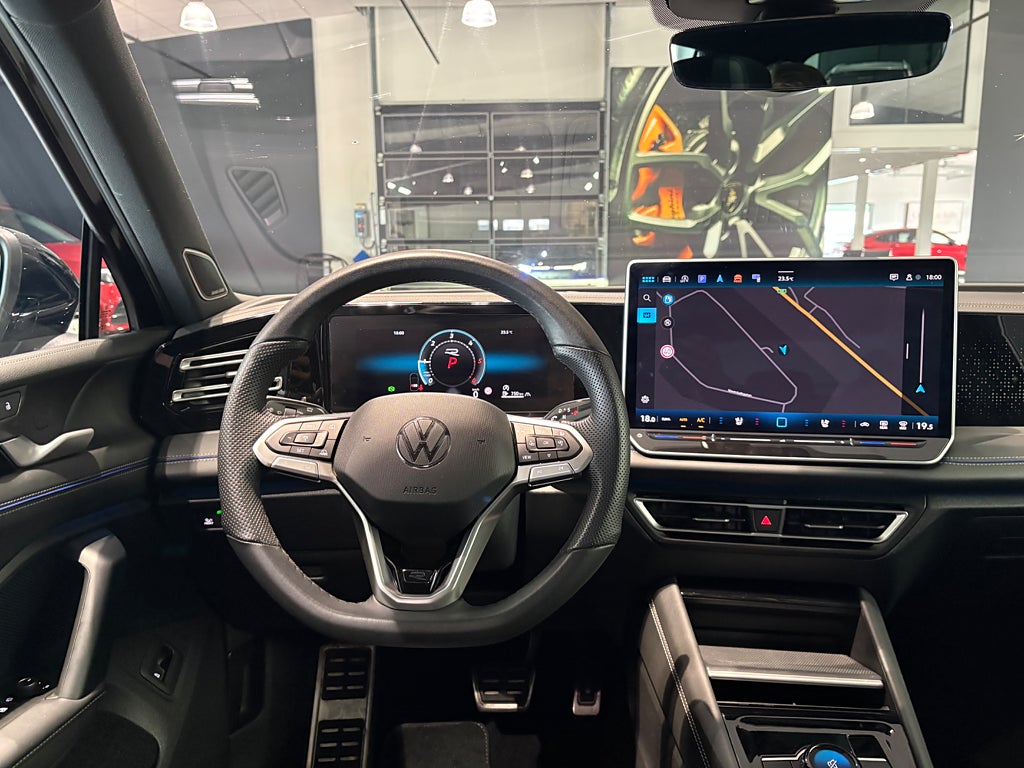Volkswagen Tiguan 2.0 TDI R-line 4Motion Värmare Läder - bild 10