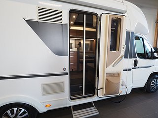 Husbil-halvintegrerad Adria Coral 670 DL Axess 4 av 19