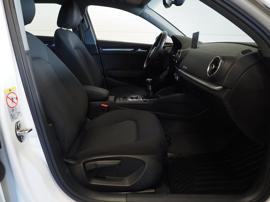 Audi A3 SB 30 TFSI Proline P-Sensorer Adaptiv Farthållare