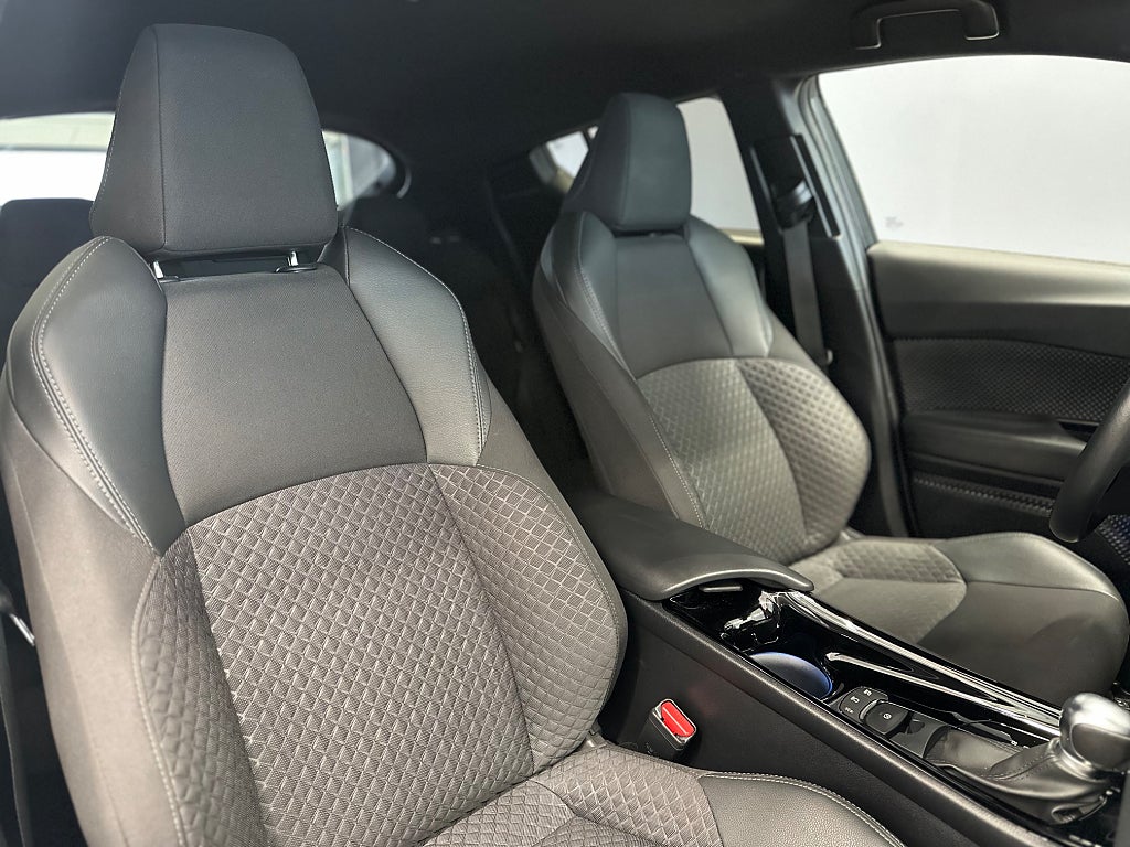 Toyota C-HR Hybrid CVT X-Edition 4,99% /B-Kamera/Drag/Navigation