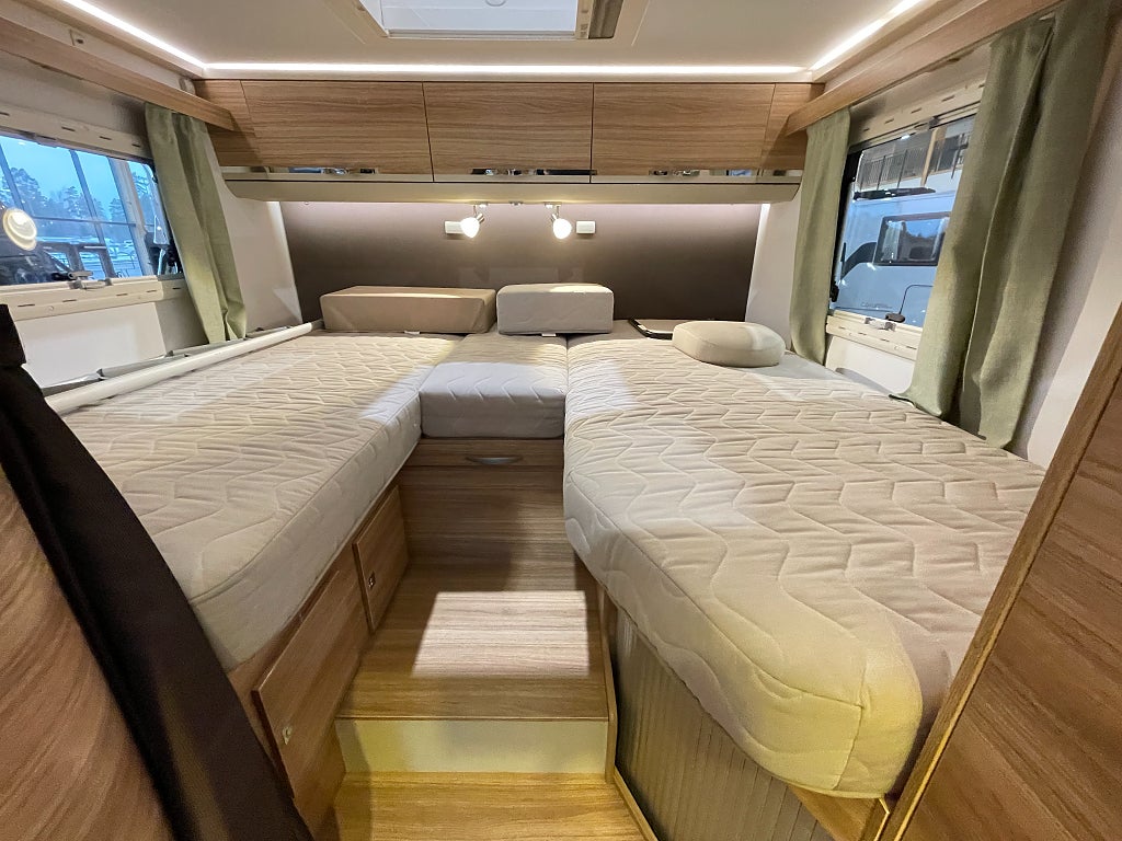 Adria Matrix Supreme 687 SL /ALDE/Solcell/Taksäng/Kedja/5 bältad/  - Adria