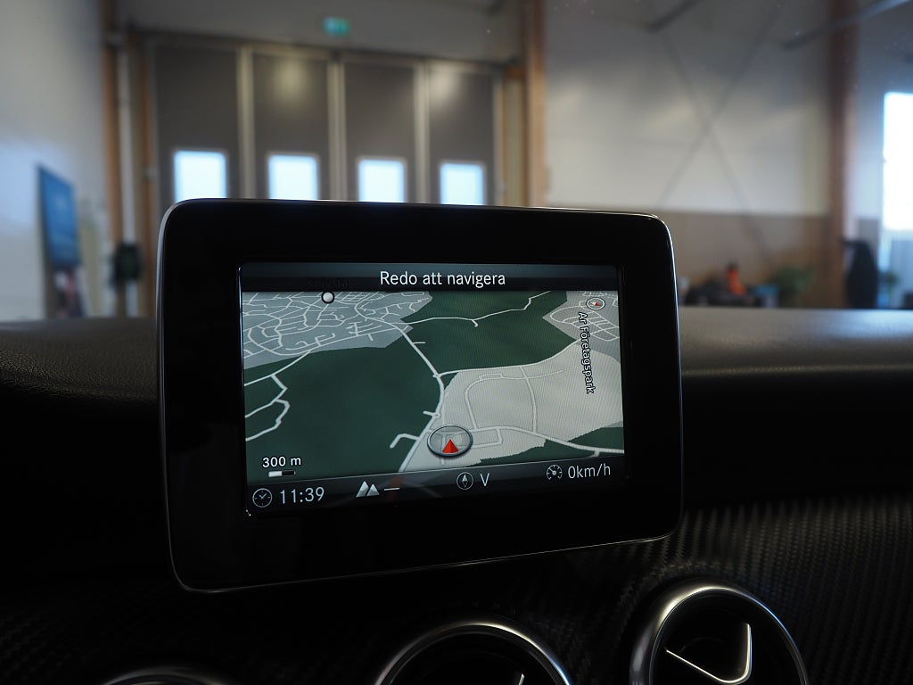 Mercedes-Benz A 180 d 7G-DCT AMG Line Kamera Pano Navi Låga mil 2018