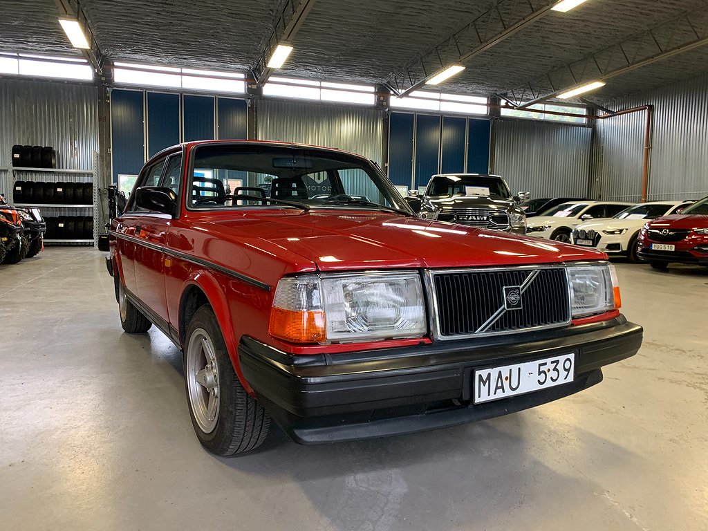 Volvo 244 240 DL KAMPANJRÄNTA 3,95%