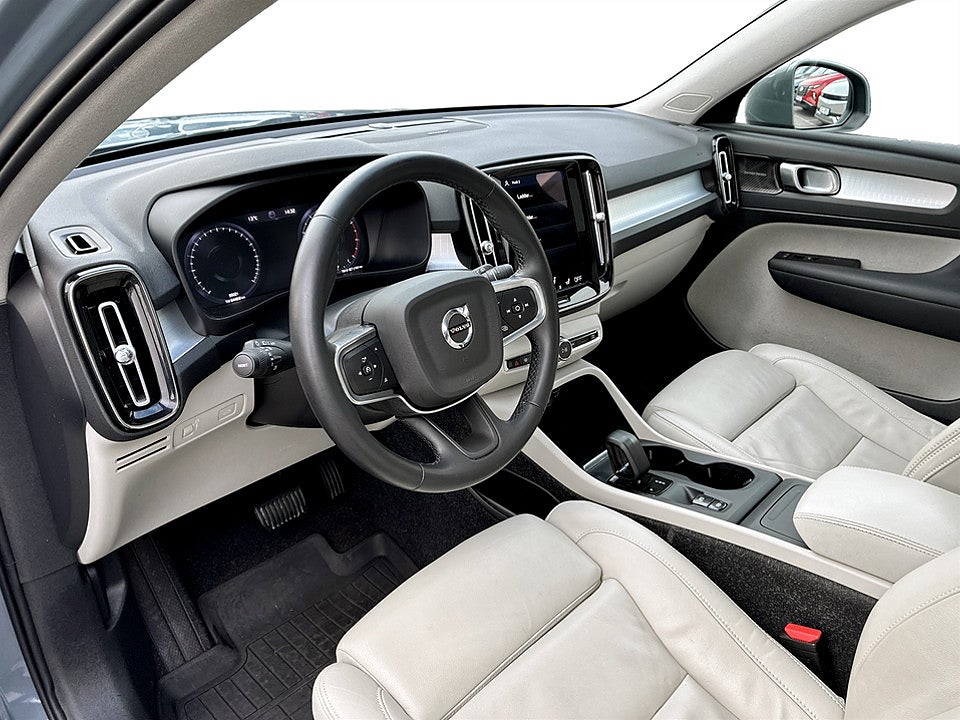 Bild på Volvo XC40 Momentum B4 197hk Aut AWD H/K CARPLAY