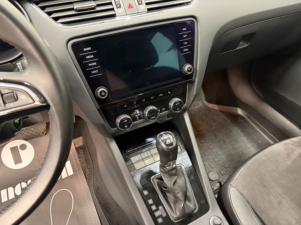 Skoda Octavia Scout 2020 - miniatyr 11