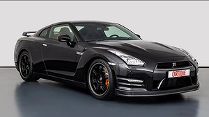 Sebastian Vettels Nissan GT-R Black Edition.