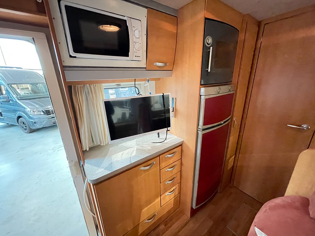 Eura Mobil TI 560 LB /B-körkort/Dragkrok/Taksäng/Ugn - Eura Mobil