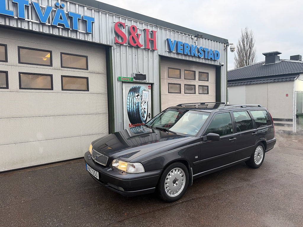 Volvo V70 2.4  ,kamrem bytt , Ny besiktad,Ny servad 