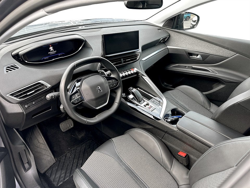 Bild på Peugeot 3008 Allure Pack 1.2 PT 130hk Aut - B-KAMERA, NYSERVAD