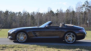 Mercedes-Benz SLS AMG Roadster användes som tjänstebil av Mercedes finanschef. Foto: Bilweb Auctions