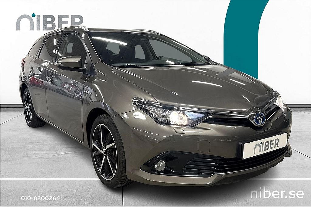 Toyota Auris 1.8 Touring Hybrid 136hk, 3 brukare, Intense, e-CVT