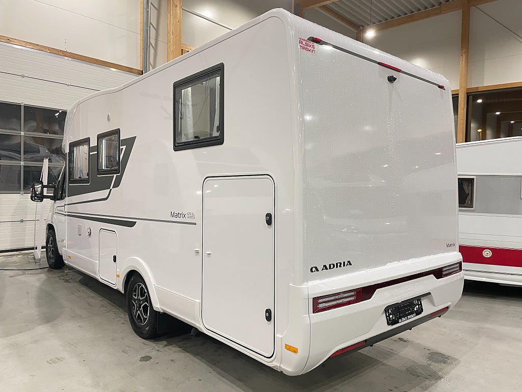 Adria Matrix Axess 670 SL /Taksäng/Automat/5 bältad/B-körkort - Adria