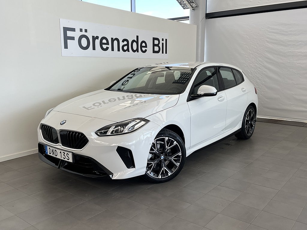 BMW 120 Automat Rattvärme Backkamera 18" fr. 3595 kr/mån