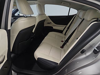 Lexus ES 300h 2.5 E-CVT Limited Edition S&V-hjul/Taklucka/Kamera – bild 13