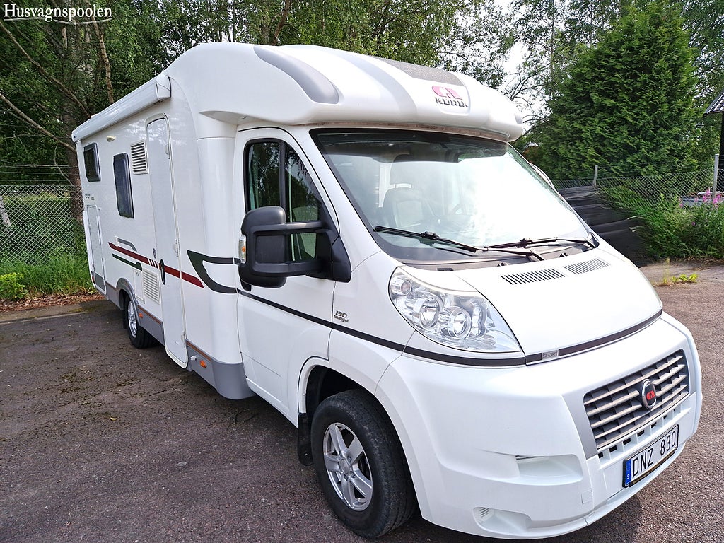 Adria SPORT S 690SC Queenbädd, Markis, Cykelställ, Solpanel