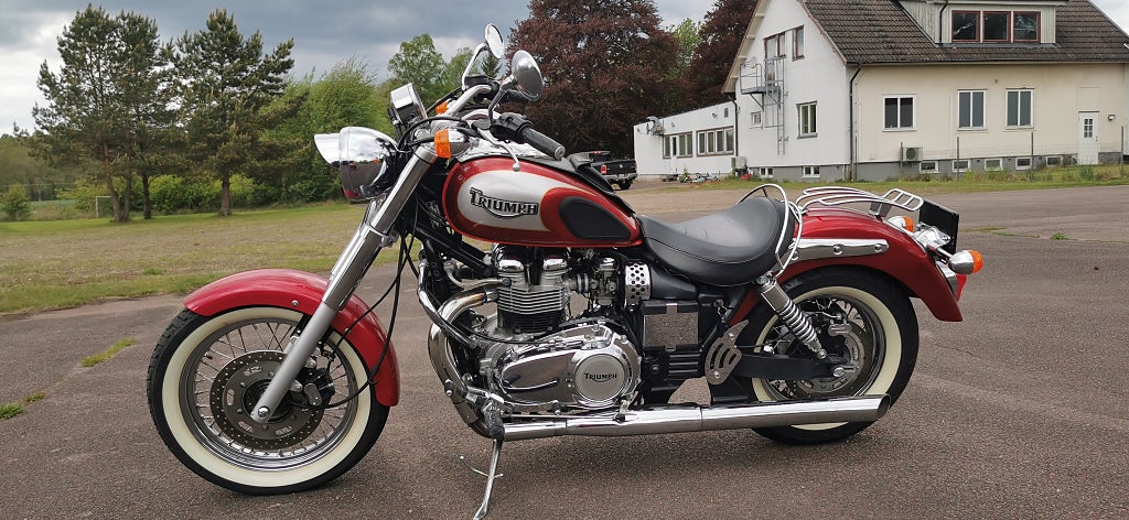 Triumph Bonneville America 