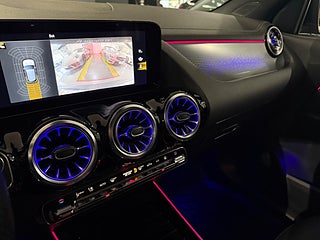 SUV Mercedes-Benz EQA 10 av 24