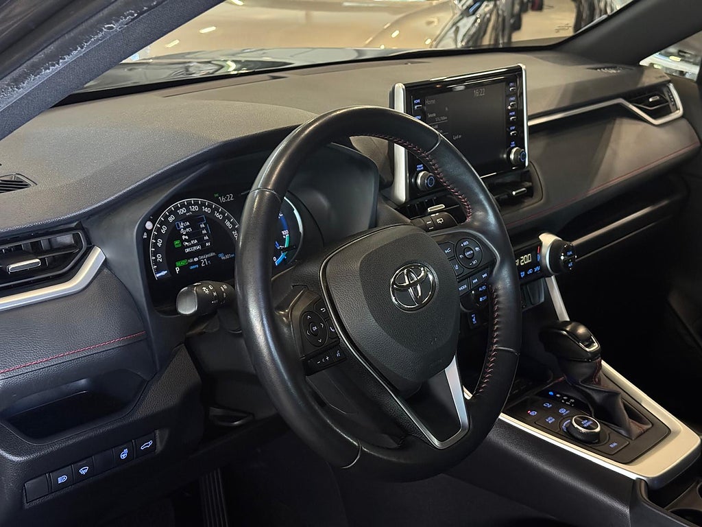 Toyota RAV4 Plug-in Hybrid E-CVT Active Sv-Såld Drag Backkamera LED