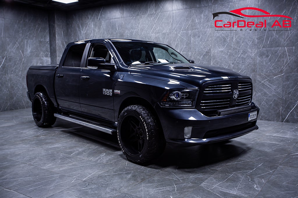 Dodge RAM 1500 Crew Cab 5.7 V8 HEMI 4x4 Spjäll Alpine Kamera Drag