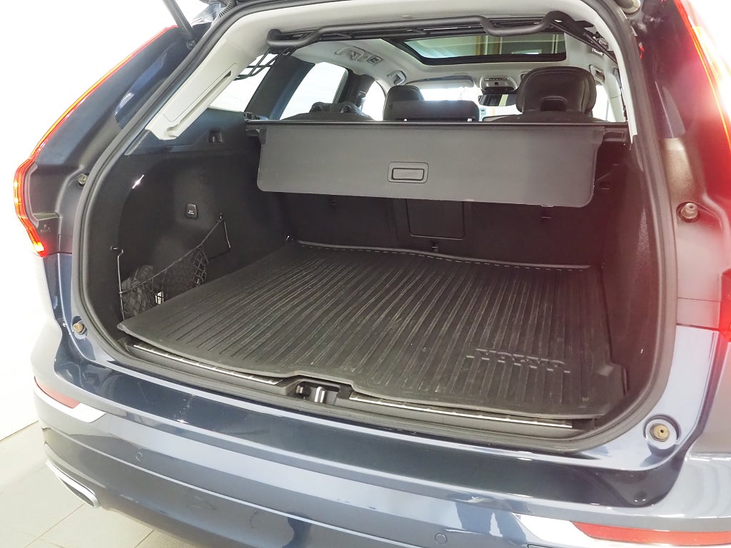 Volvo XC60 Recharge T6 AWD Inscription Exp Pano Drag P-Värm Kamera 2021