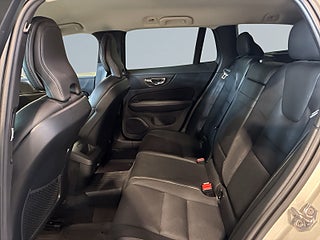 Volvo V60 D3 AWD Aut Momentum Kamera Cockpit Värmare Psens S&V – bild 13