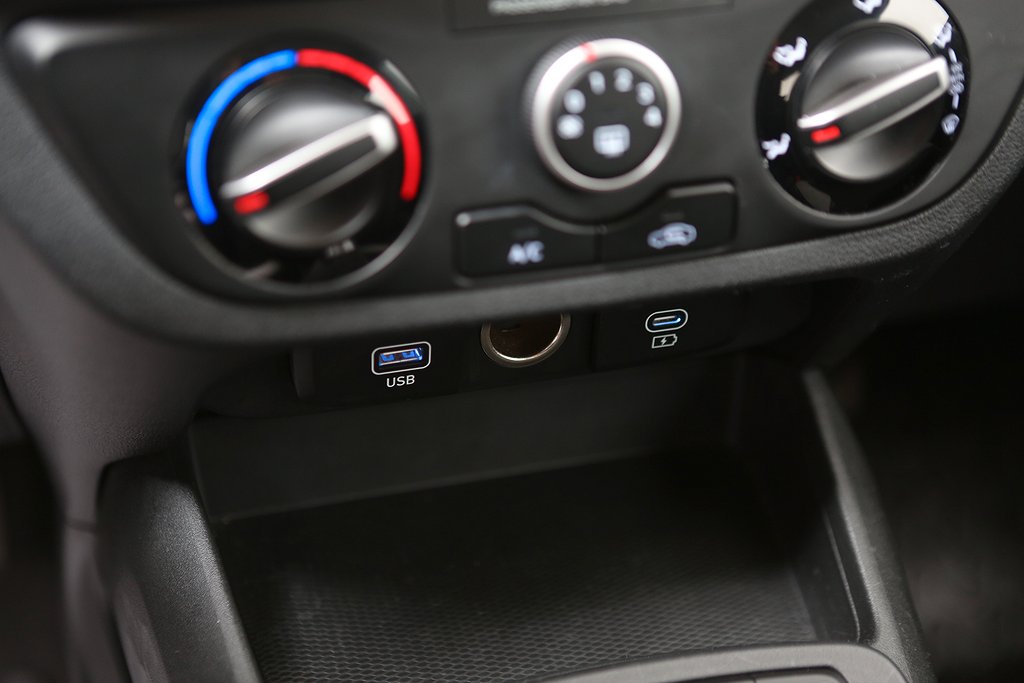 Hyundai i10 1,0 blue Essential 5D CarPlay Bluetooth 2024