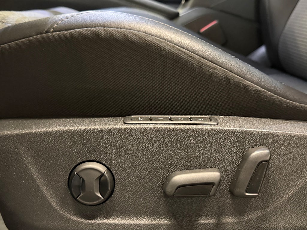 Skoda Enyaq iV 80x Dragkrok Adapativ fart 360° kamera Elstol 4WD bild 18