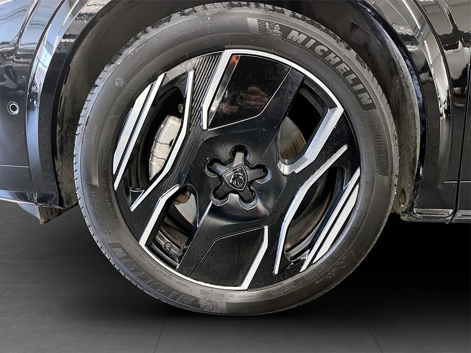Bild på Peugeot E-3008 GT Ultimate 85kWh 214hk Aut - PANO, FOCAL