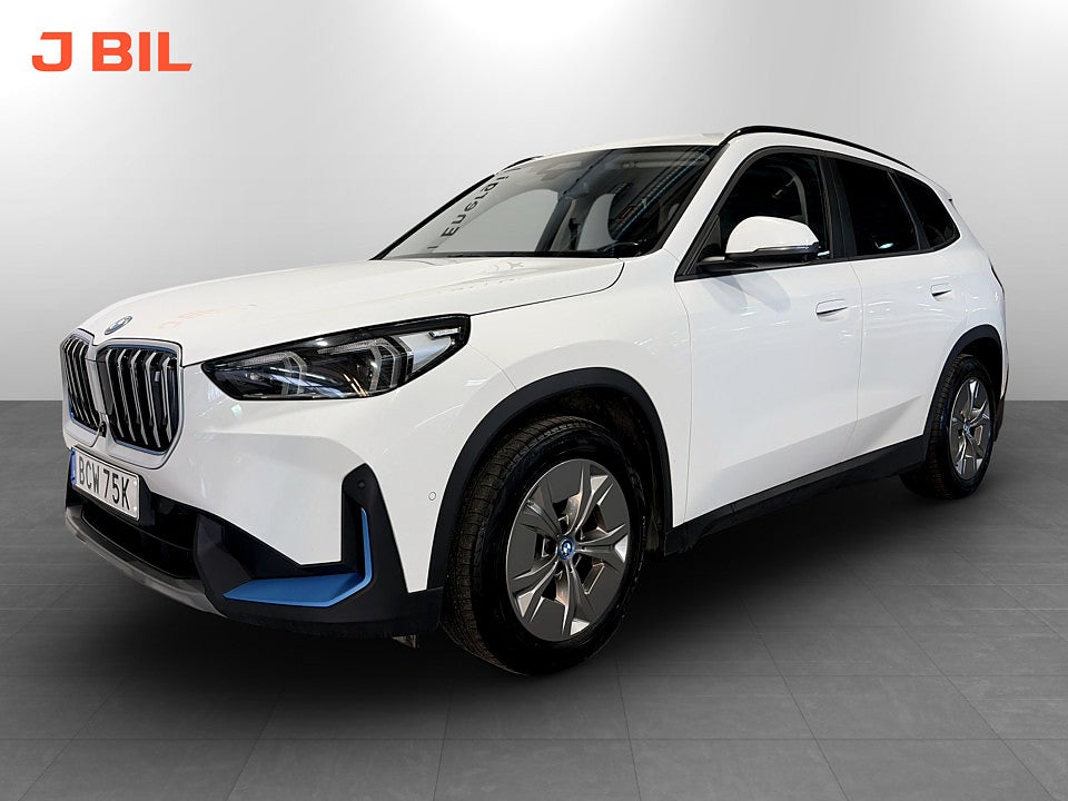 Bild på BMW X1 xDrive30 64.7kWh 306hk Aut B-KAMERA WIDESCREEN DRAG