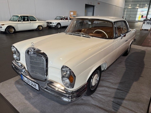 Mercedes-Benz W111 220 SE Coupé 1964, kuva 2/22