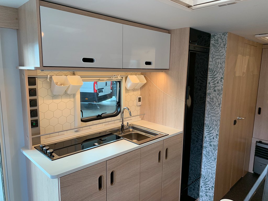 Adria Aviva 563 PT / Barnkammare / 1500kg / 7 bäddar / 3-vån - Adria
