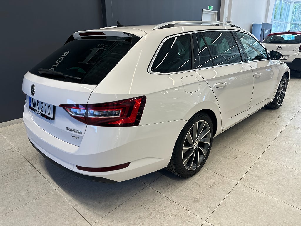 Skoda Superb Kombi 2.0 TDI 4x4 Business L&K/B-Kamera/Fjärr-Värm/Drag