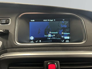 Volvo V40 Cross Country D2 Momentum Drag/D-värme/Navi/S&V