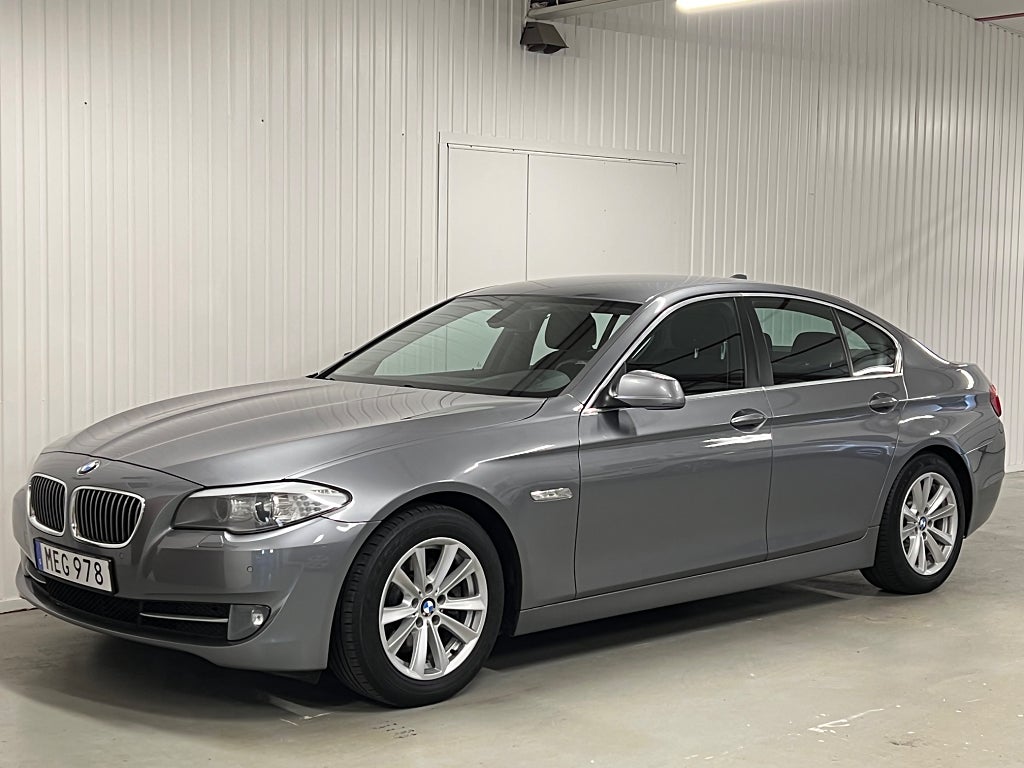 BMW 520d Sedan Steptronic Nybesiktad Dragkrok P-sensor välvårdad