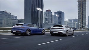 Taycan Sport Turismo är den trejde versionen av den populära elbilen. Foto: Porsche