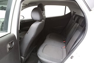 Halvkombi Hyundai i10 14 av 15