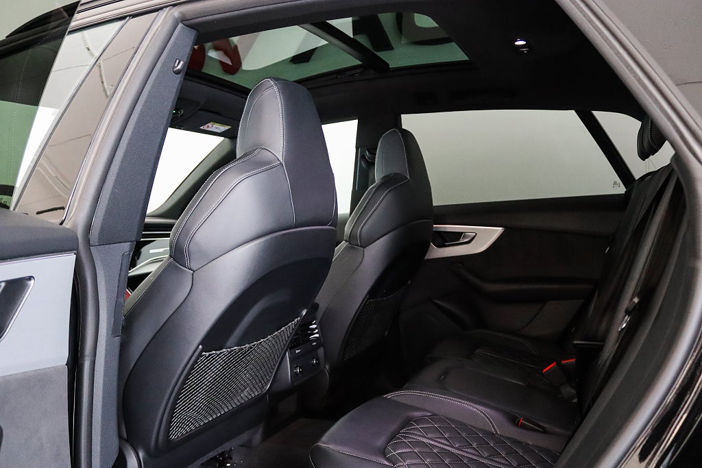 Audi Q8 TDI S line Selection MOMS Pano Matrix Värmare Drag