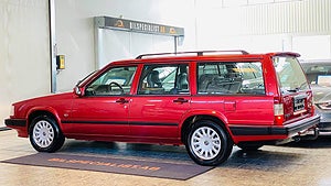 Bilen är välvårdad både in- och utvändigt.