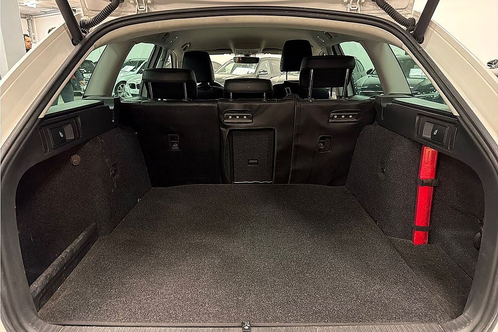 Skoda Octavia SKODA OCTAVIA III Combi 1.5 TSI G-TEC, MOMS, V-hjul, Drag