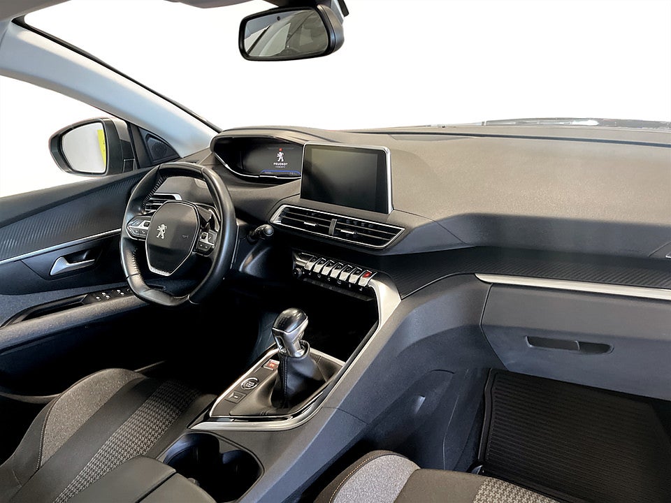 Bild på Peugeot 5008 Active Pack 1.2 PT 130hk 7-SITS B-KAMERA