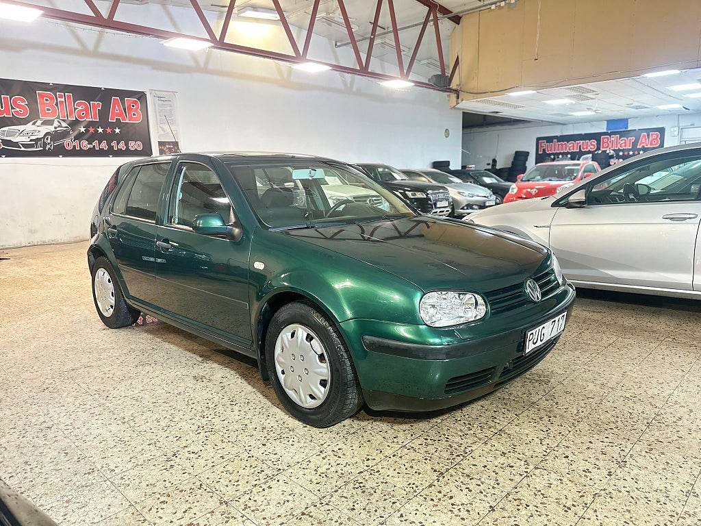 Volkswagen Golf 1.6 FSI Trendline Ny Besiktigad & Ny Servad 