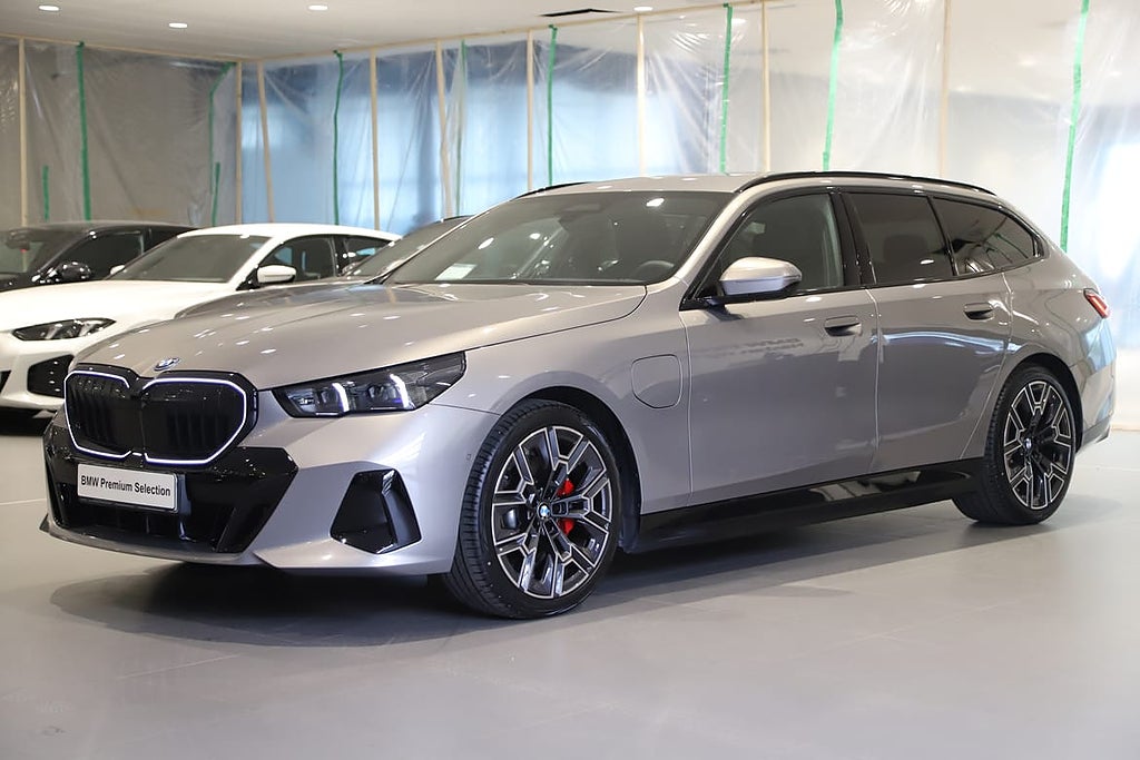 BMW 530e xDrive / M Sport Business / Nypris 819"