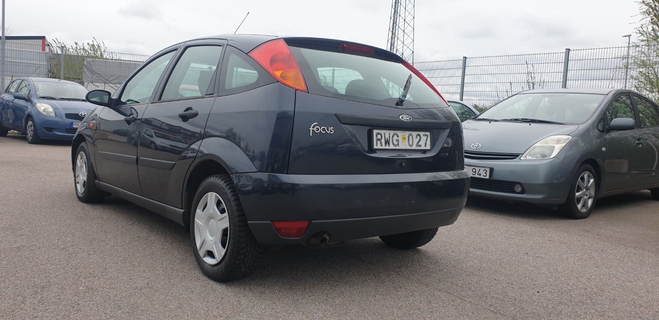 Ford Focus 5-dörrars Halvkombi 1.6 101hk 2001, bild 2/37