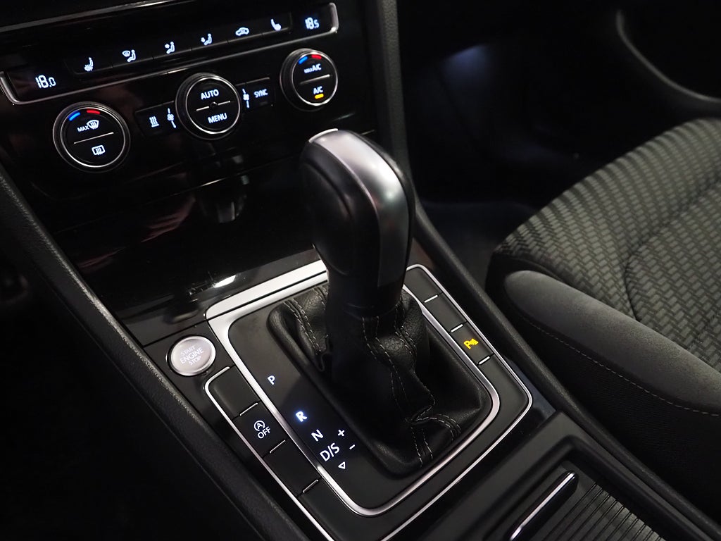 Volkswagen Golf 1.5 TSI 150hk GT R-Line Drag Kamera Pluspaket Keyless 2020